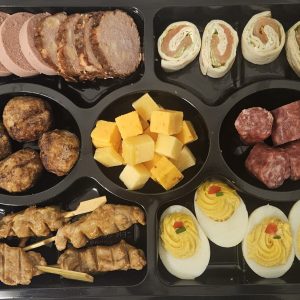 Hapjesschaal met 35 hapjes.